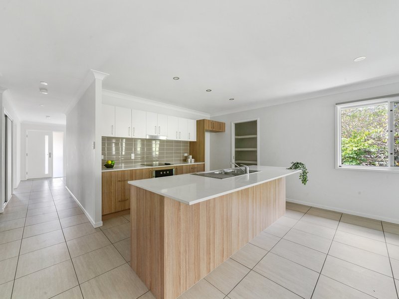 Photo - 16 Henderson Road, Everton Hills QLD 4053 - Image 4