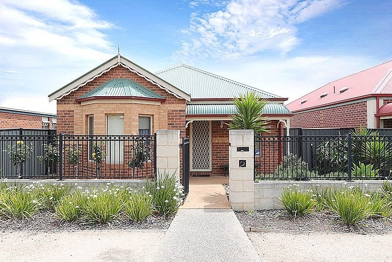 16 Henry Lawson Walk, Point Cook VIC 3030