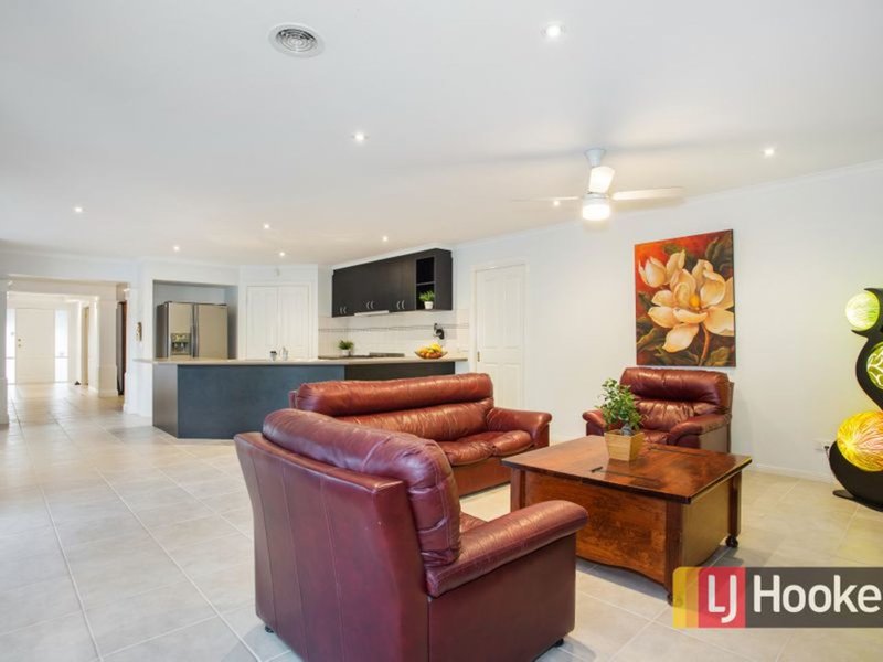 Photo - 16 Henry Street, Pakenham VIC 3810 - Image 11