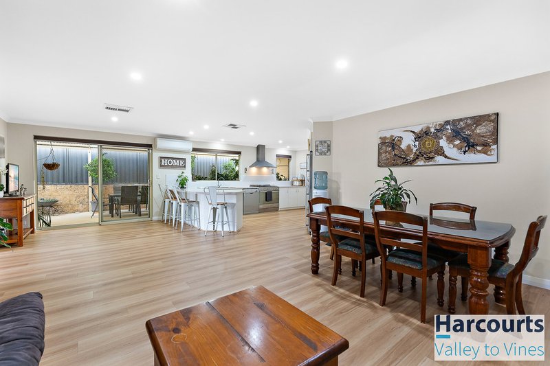 Photo - 16 Hessian Street, Aveley WA 6069 - Image 7