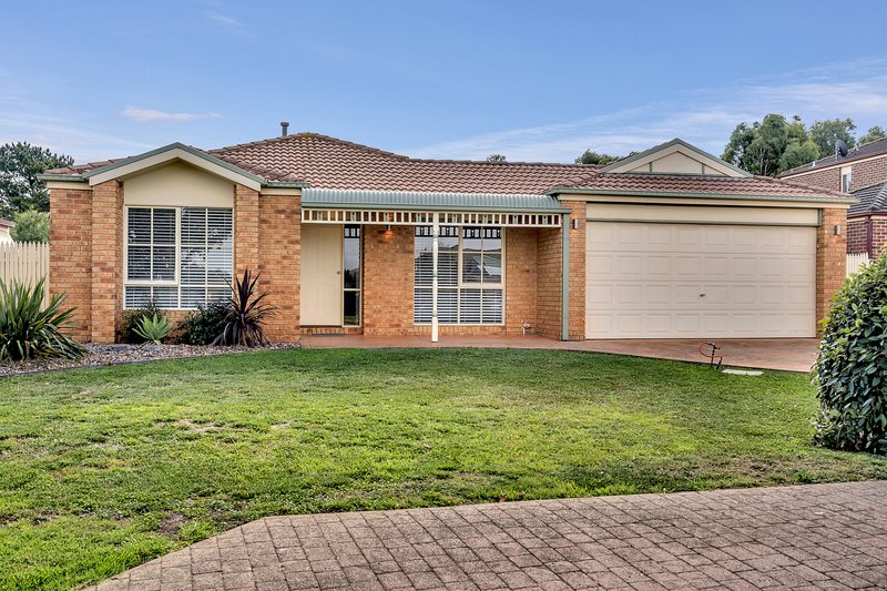 Photo - 16 Heytesbury Crescent, Craigieburn VIC 3064 - Image 3