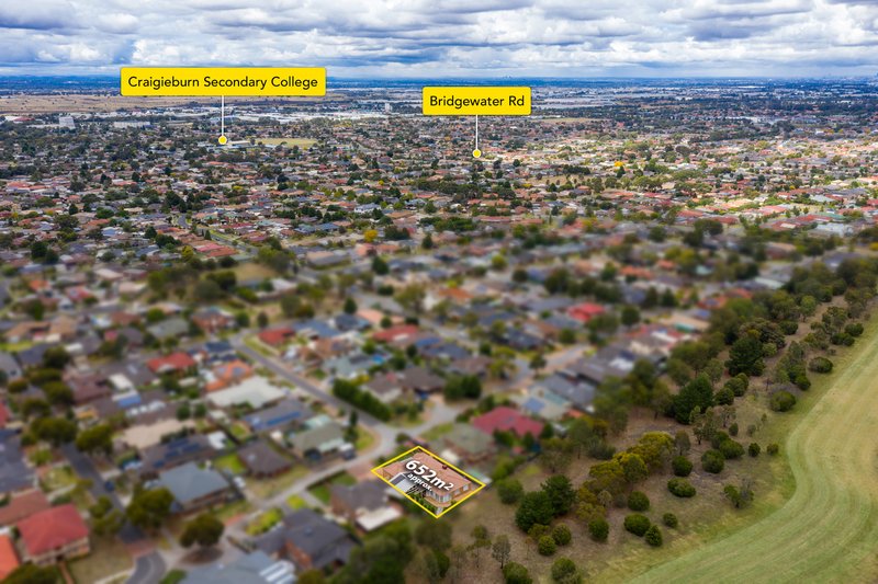 Photo - 16 Heytesbury Crescent, Craigieburn VIC 3064 - Image 21