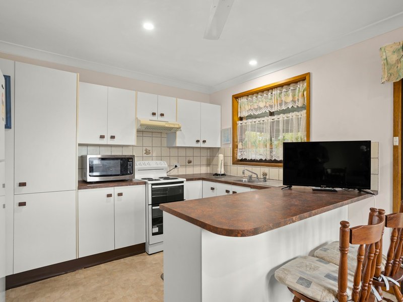 Photo - 16 Hickory Crescent, Taree NSW 2430 - Image 4