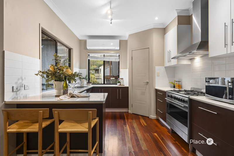 Photo - 16 Highbury Place, Upper Kedron QLD 4055 - Image 5