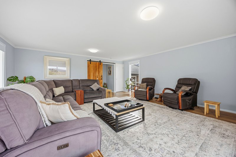 Photo - 16 Highfield Avenue, Mount Clear VIC 3350 - Image 10