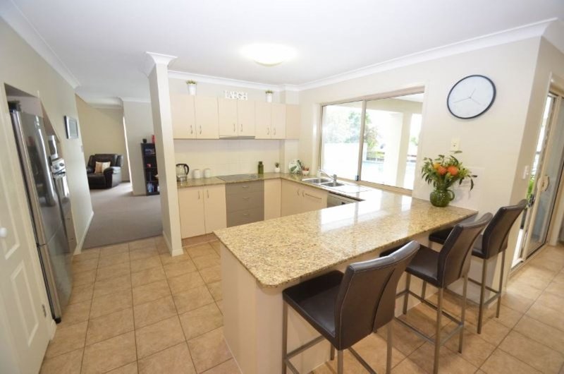 Photo - 16 Highview Place, Parkwood QLD 4214 - Image 11