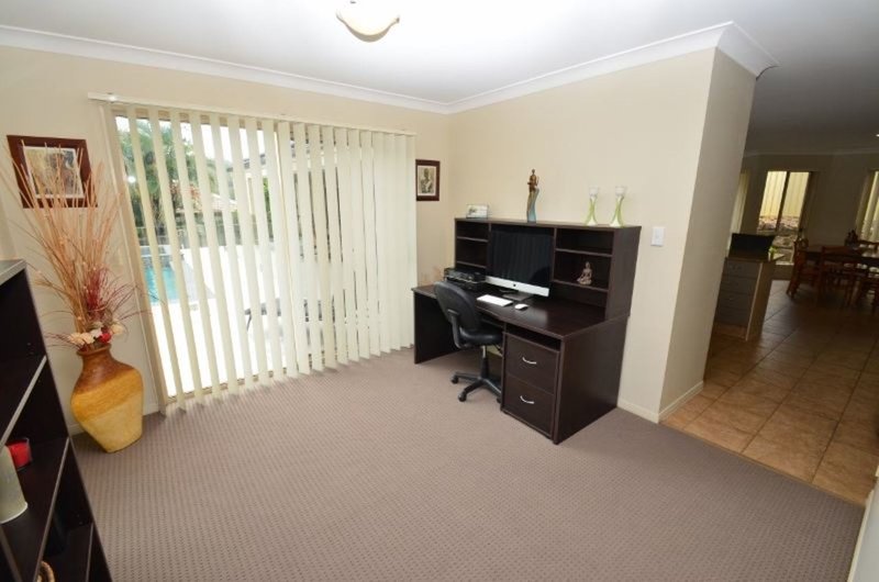 Photo - 16 Highview Place, Parkwood QLD 4214 - Image 16