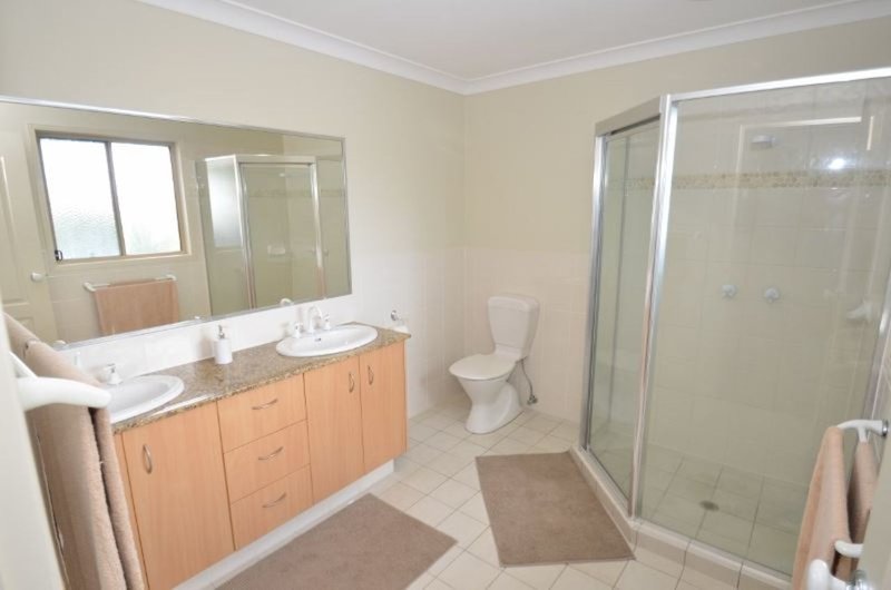 Photo - 16 Highview Place, Parkwood QLD 4214 - Image 18