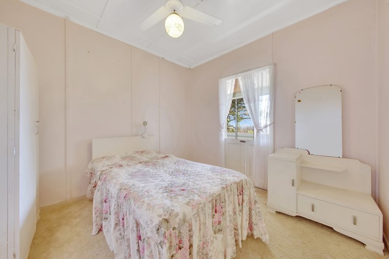 Photo - 16 Hill Crescent, West Gladstone QLD 4680 - Image 7