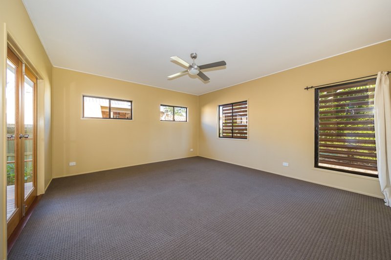 Photo - 16 Hill Street, Bongaree QLD 4507 - Image 4