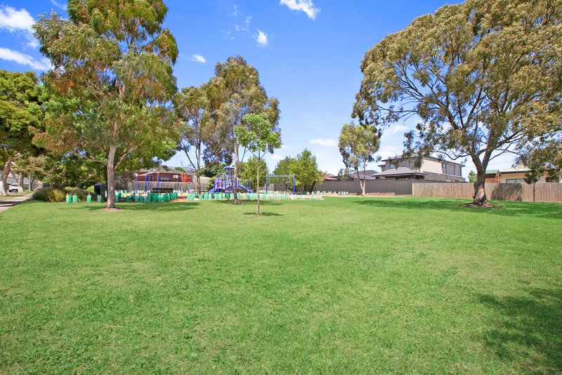 Photo - 16 Hillcroft Street, Reservoir VIC 3073 - Image 8