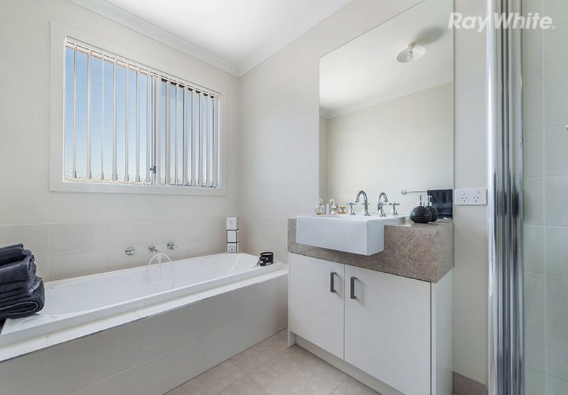 Photo - 16 Hillgrove Way, Mernda VIC 3754 - Image 5