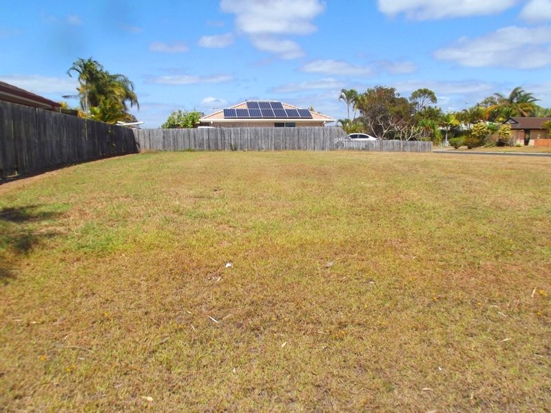 Photo - 16 Hood Street, Urangan QLD 4655 - Image 3