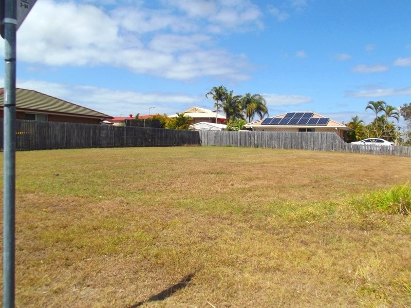 Photo - 16 Hood Street, Urangan QLD 4655 - Image 4