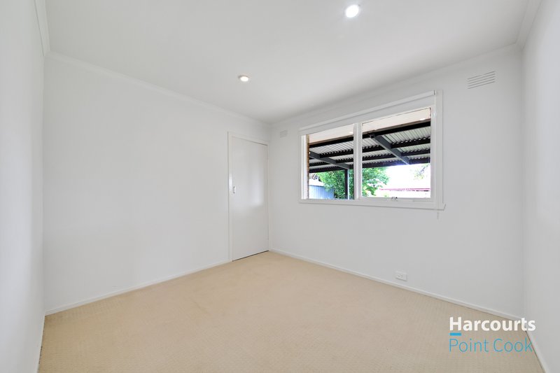 Photo - 16 Hovell Street, Deer Park VIC 3023 - Image 13