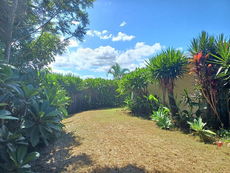 Photo - 16 Huxley Court, Pacific Pines QLD 4211 - Image 8