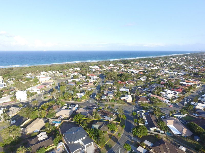 Photo - 16 Ilaroo Crescent, Warana QLD 4575 - Image 1