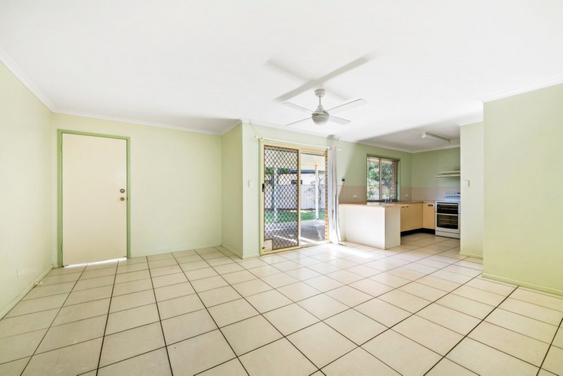 Photo - 16 Ilaroo Crescent, Warana QLD 4575 - Image 4