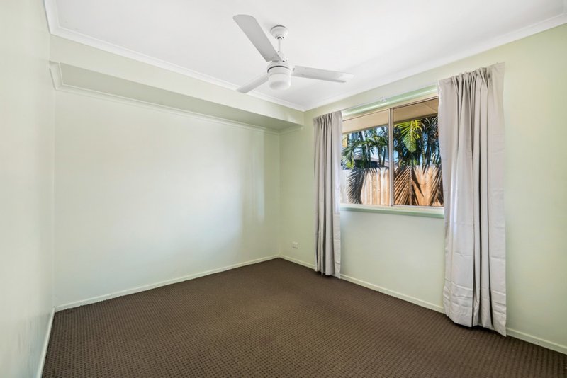 Photo - 16 Ilaroo Crescent, Warana QLD 4575 - Image 9