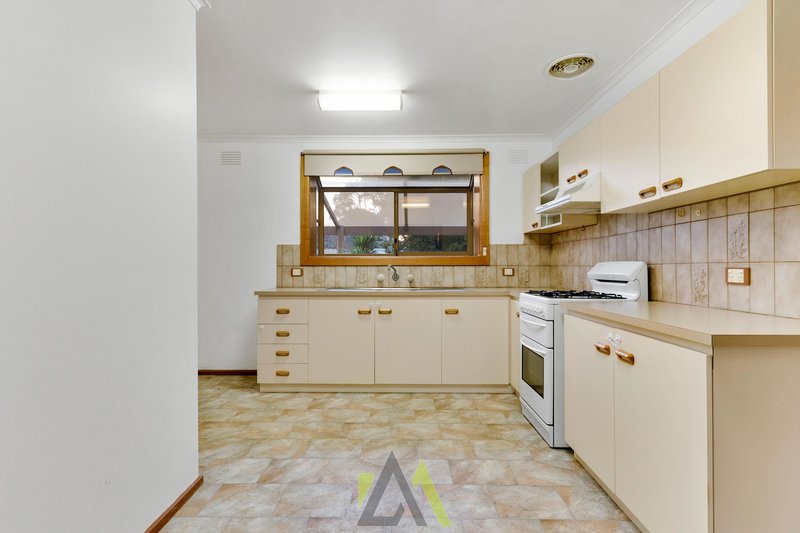 Photo - 16 Inglenook Crescent, Frankston VIC 3199 - Image 4