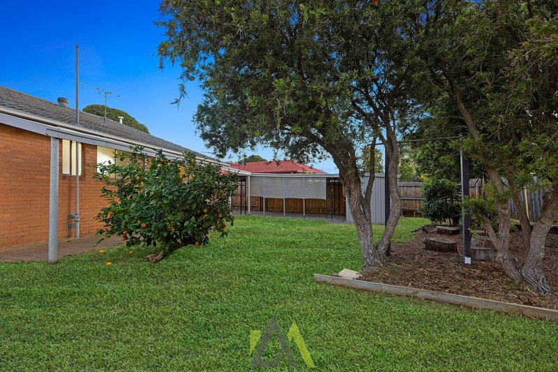 Photo - 16 Inglenook Crescent, Frankston VIC 3199 - Image 12