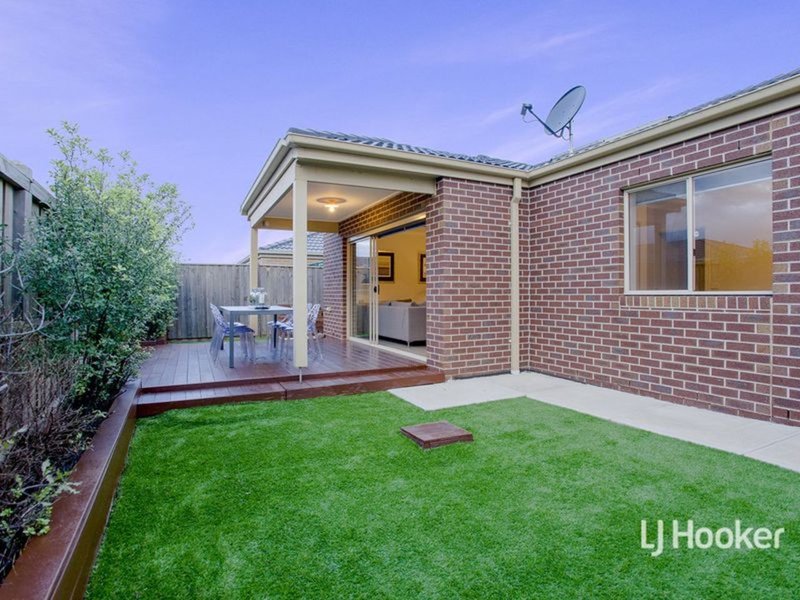 Photo - 16 Ionian Way, Point Cook VIC 3030 - Image 10