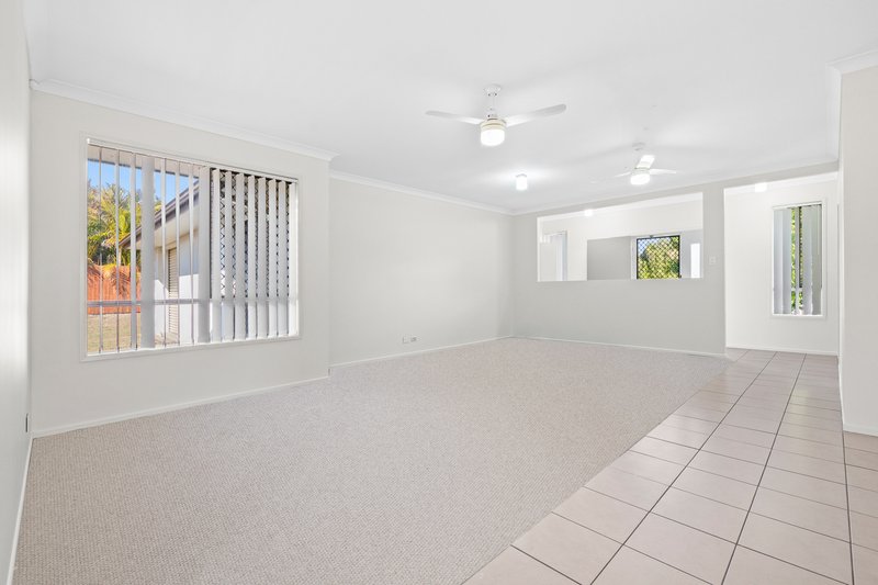 Photo - 16 Iris Court, Yamanto QLD 4305 - Image 4