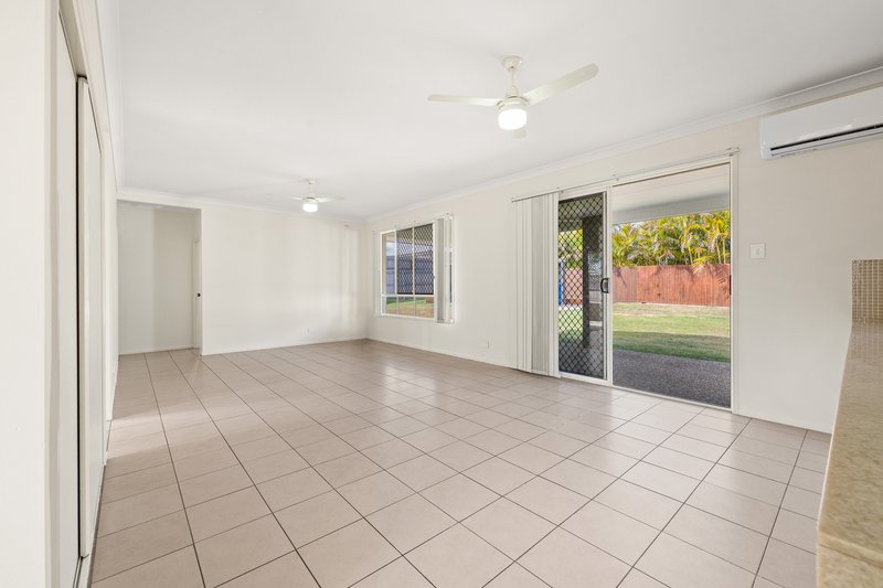 Photo - 16 Iris Court, Yamanto QLD 4305 - Image 6
