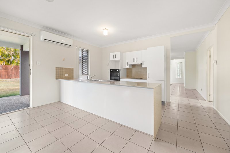 Photo - 16 Iris Court, Yamanto QLD 4305 - Image 8