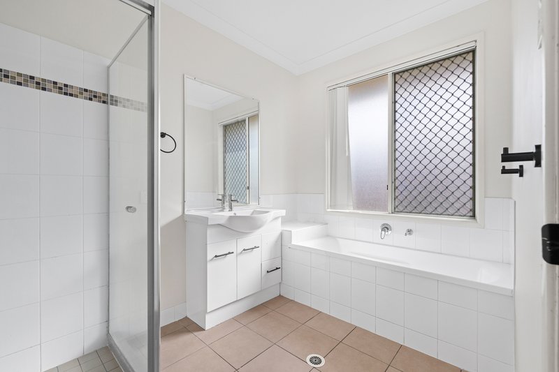 Photo - 16 Iris Court, Yamanto QLD 4305 - Image 13