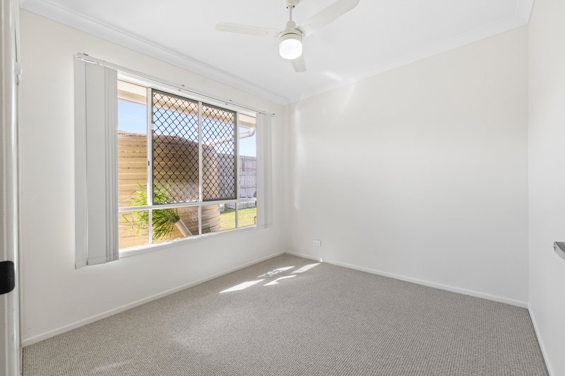 Photo - 16 Iris Court, Yamanto QLD 4305 - Image 14