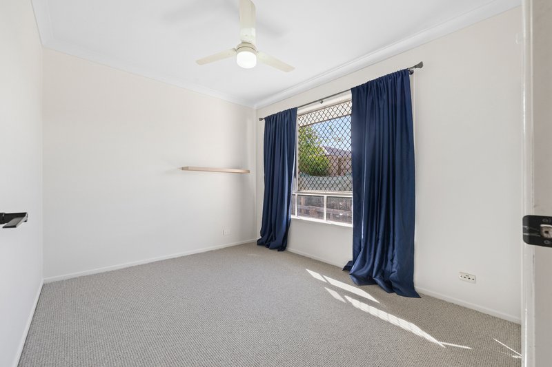 Photo - 16 Iris Court, Yamanto QLD 4305 - Image 15