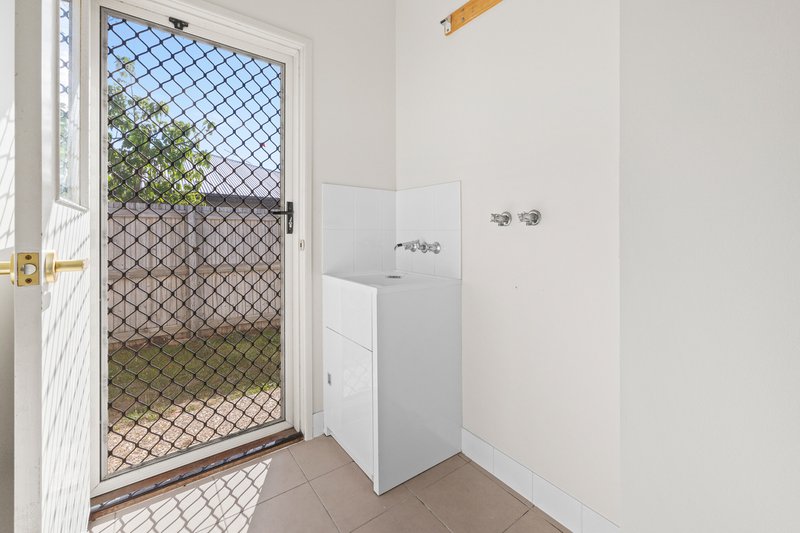 Photo - 16 Iris Court, Yamanto QLD 4305 - Image 16