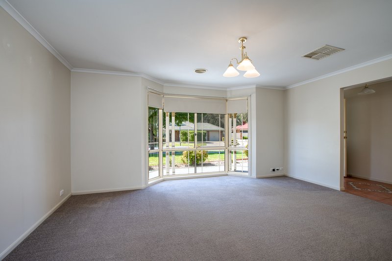 Photo - 16 Iron Way, West Wodonga VIC 3690 - Image 9