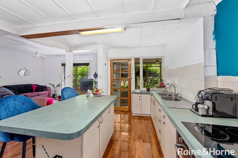 Photo - 16 Ivanhoe Av , St Albans VIC 3021 - Image 2