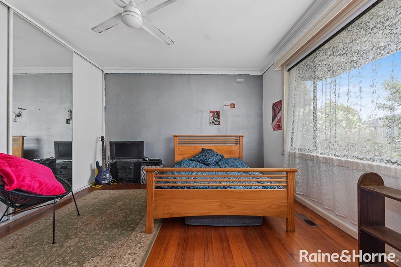 Photo - 16 Ivanhoe Av , St Albans VIC 3021 - Image 6