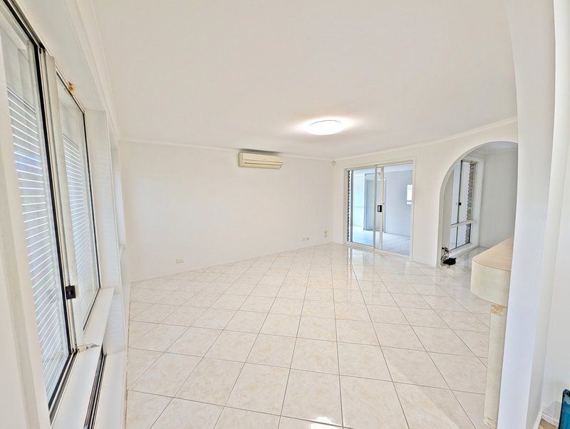 Photo - 16 Ivanhoe Street, St Johns Park NSW 2176 - Image 6
