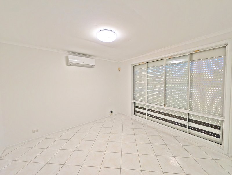 Photo - 16 Ivanhoe Street, St Johns Park NSW 2176 - Image 11