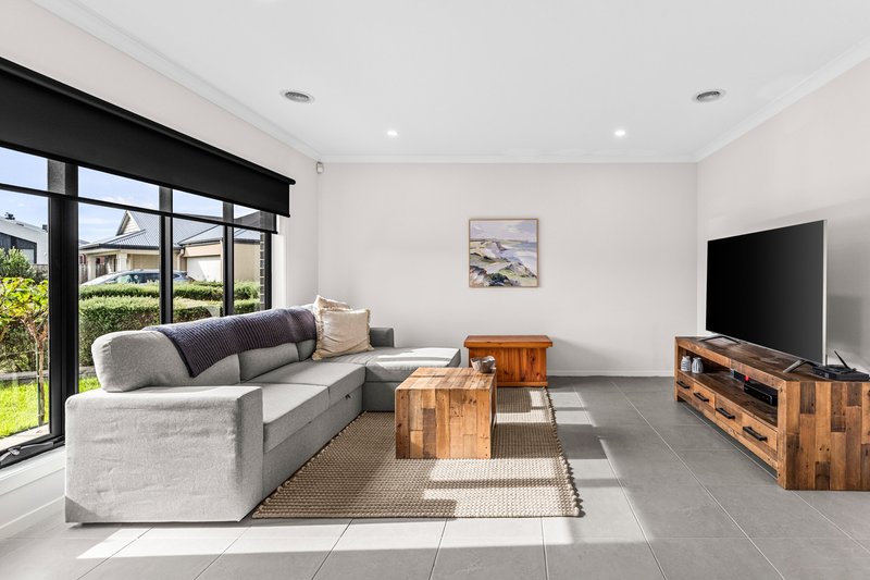 Photo - 16 Ivy Court, Werribee VIC 3030 - Image 2