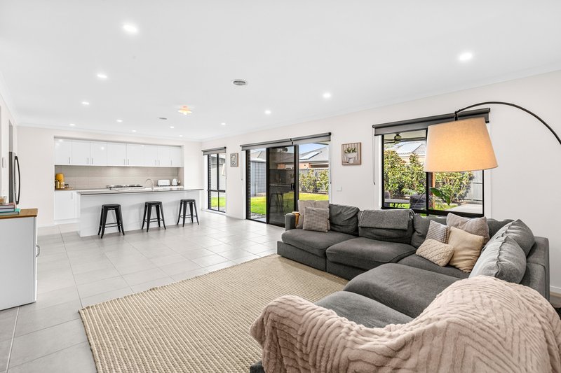 Photo - 16 Ivy Court, Werribee VIC 3030 - Image 10
