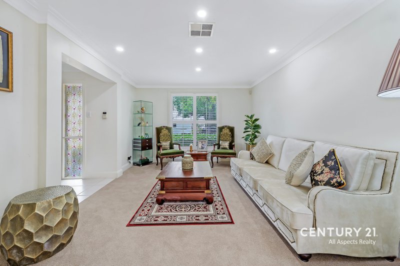 Photo - 16 Iwan Place, Beaumont Hills NSW 2155 - Image 5