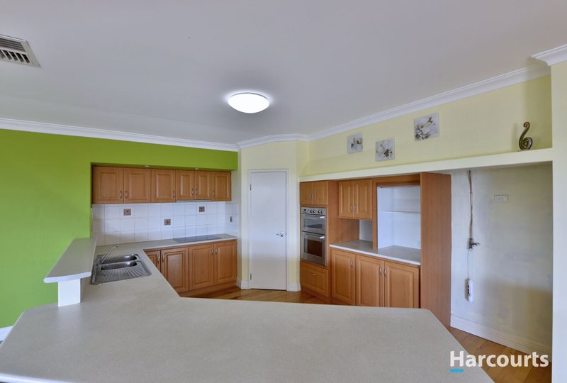 Photo - 16 Jacana Way, Halls Head WA 6210 - Image 3