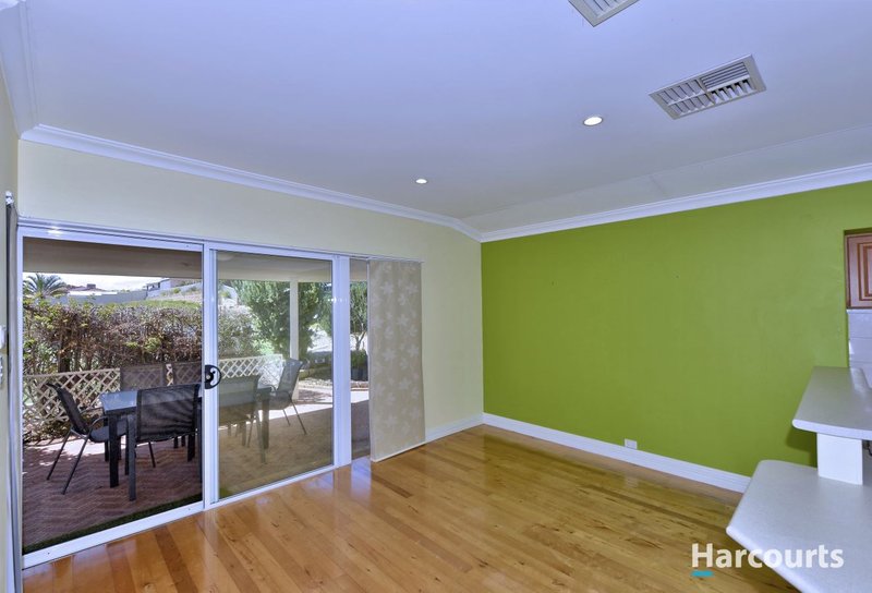 Photo - 16 Jacana Way, Halls Head WA 6210 - Image 5