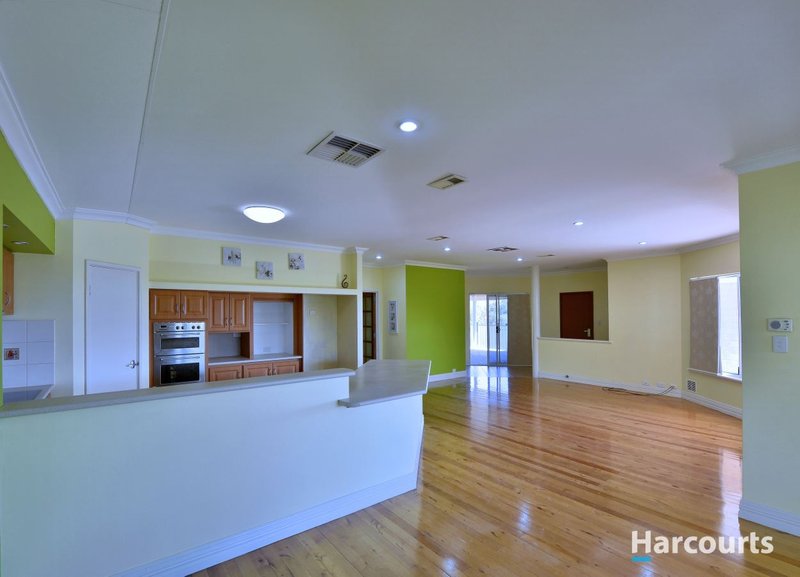 Photo - 16 Jacana Way, Halls Head WA 6210 - Image 6