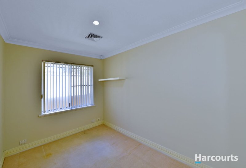 Photo - 16 Jacana Way, Halls Head WA 6210 - Image 13