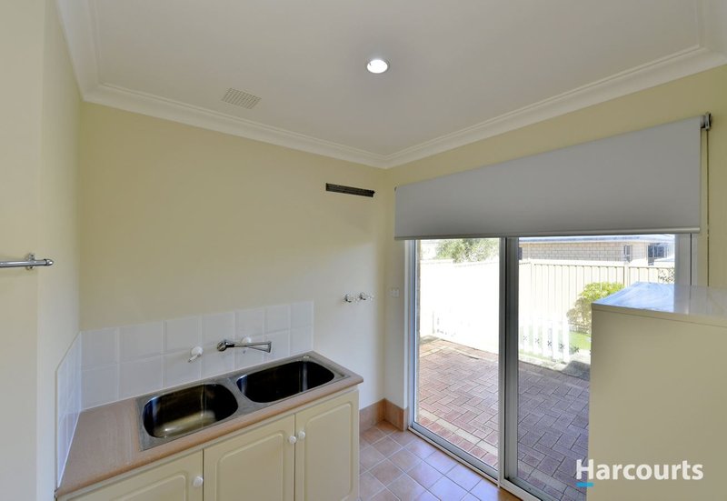 Photo - 16 Jacana Way, Halls Head WA 6210 - Image 18