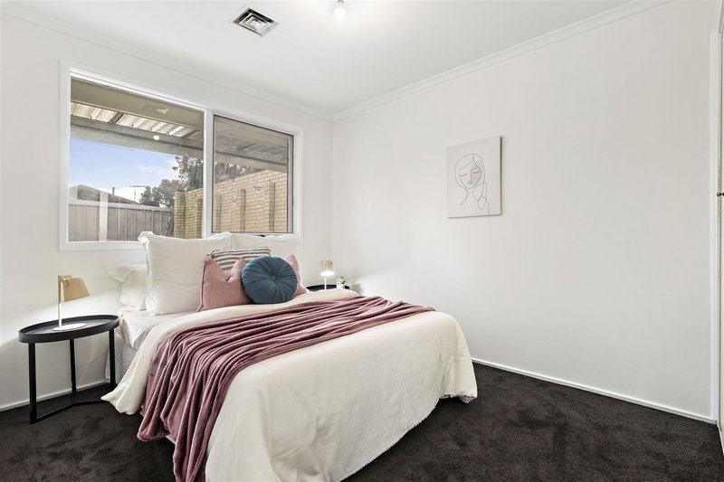 Photo - 16 Jacaranda Drive, Mill Park VIC 3082 - Image 7