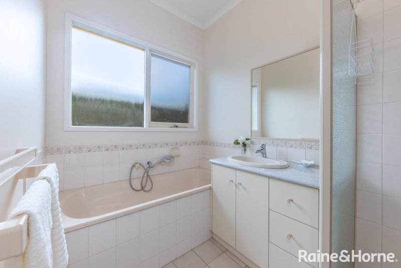 Photo - 16 Jacksons Creek Way, Gisborne VIC 3437 - Image 16