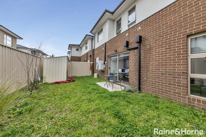 Photo - 16 Jaffna Place, Springvale South VIC 3172 - Image 10