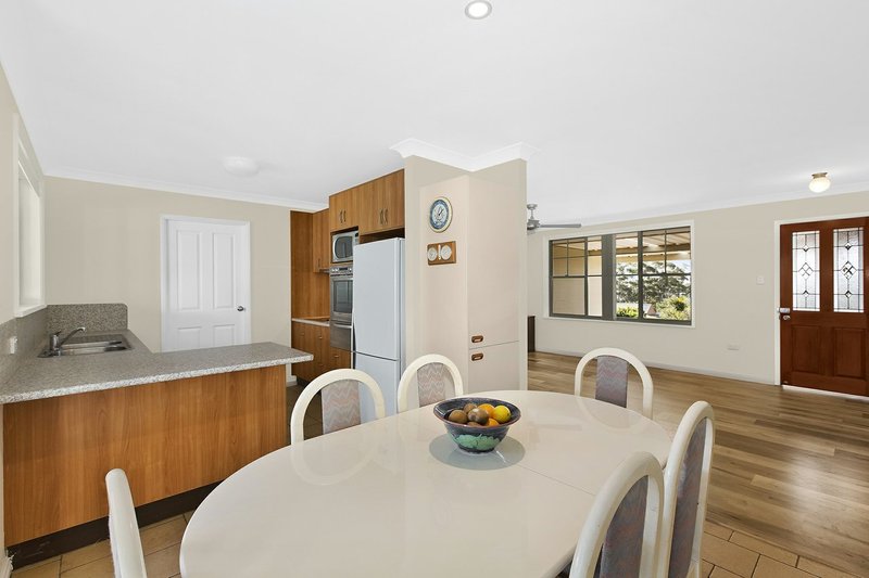 Photo - 16 Jeannie Crescent, Berkeley Vale NSW 2261 - Image 6